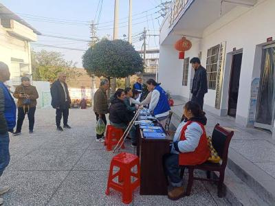 赤壁：“义诊+科普”服务下乡 筑牢乡村健康防线