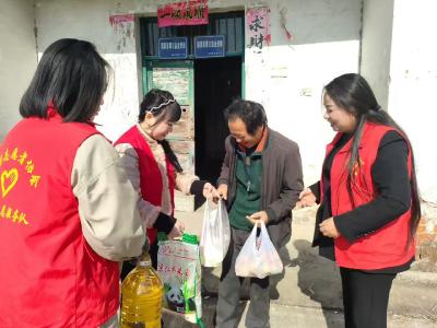 爱心送温暖 真情暖民心 ——小酒窝志愿服务队开展困难群众帮扶活动