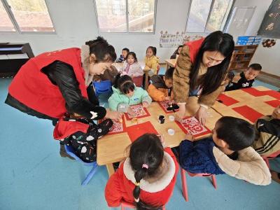 余家桥乡：巧手拓“福”，喜迎新年