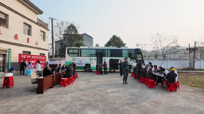 “博爱·牵手” 民革赤壁市支部开展“三送”公益活动