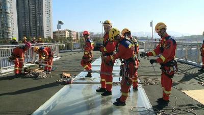 模拟险情练硬功 市消防救援大队开展实战演练筑牢安全防线