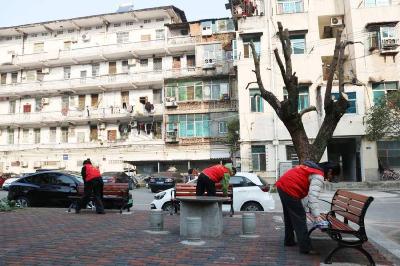 安装 “爱心椅” 点亮照明灯 赤壁交投集团暖心破解居民“急难愁盼”