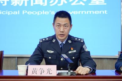 市公安局全力守护市民游客欢度佳节