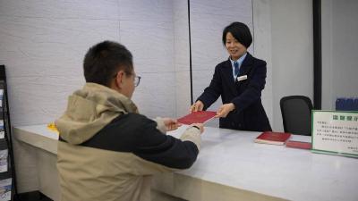 拿证了！1800亩林地确权 绘就乡村振兴“绿色画卷”