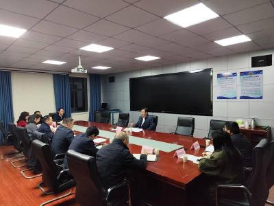 董方平调研赤壁镇“三中心”运行情况时强调：坚持因地制宜 运用系统思维 让服务更接地气更合民心