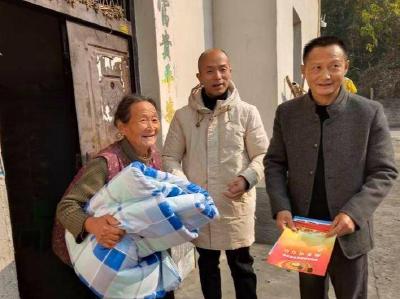 蒲圻街道金潭村：物资政策双入户 精准帮扶护民生