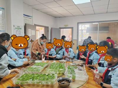 冬至饺香暖童心 实景教学护成长——市未保中心开展困境儿童关爱活动