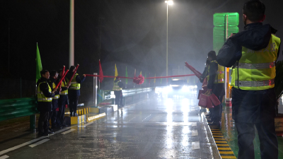 赤壁长江公路大桥东延段高速公路正式通车