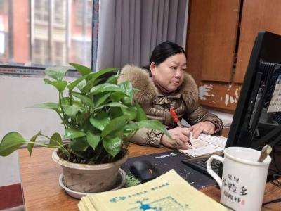 爱心育桃李，润物细无声——记扎根乡村二十七载的黄美玉老师