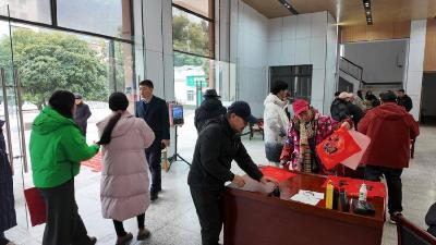 “翰墨传情暖侨心 龙马精神贺新年” 蒲纺工委新春送春联