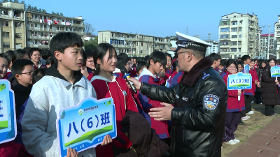 市公安局交管大队交通安全宣讲进校园