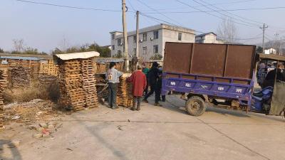 赵李桥镇政企民合力破解羊楼司村“堵心路”难题