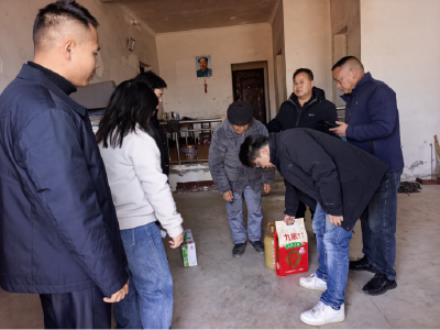 岁末寒冬送温暖 神山镇钟鸣村开展春节前走访慰问活动