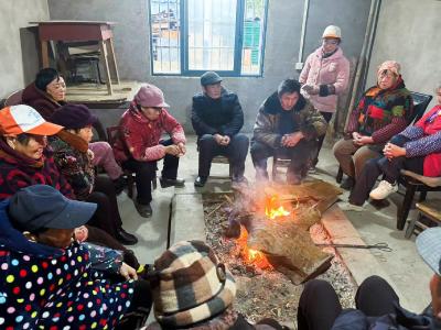 新春走基层｜中伙长山社区建集中烤火房 留住“上楼”村民的烟火年味  