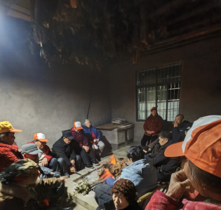 中伙铺镇长山社区：集中烤火房，年味暖融融