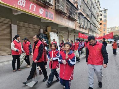 赤壁营里社区：“大手拉小手”清洁家园 共绘宜居新画卷
