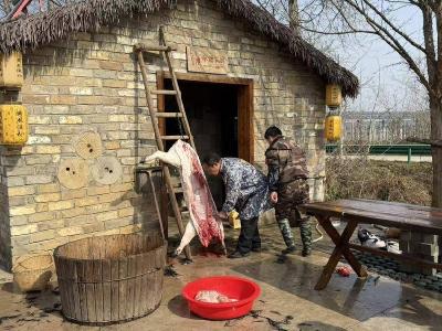 湖北赤壁：小年刨猪宴 烟火暖人心