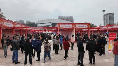 湖北赤壁：“春风”拂赤壁，岗送万家亲