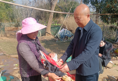 情系包保村 新春送温暖