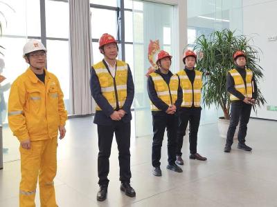 董方平带队走访慰问春节期间不停工企业