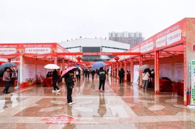 湖北赤壁：门口就业 姻缘牵线 亲情呵护 “春风行动”创新“三招合一”