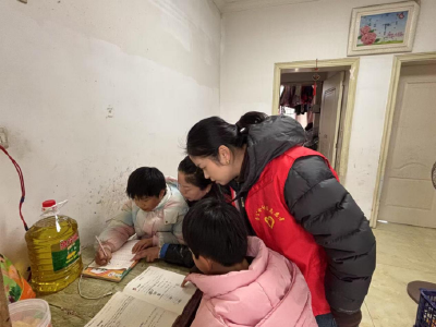 蒲圻街道妇联：“爱心妈妈”新春送暖 情系困境儿童成长
