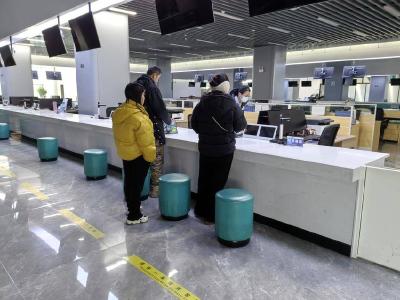 赤壁市政务服务中心：春节“不打烊” 服务暖民心