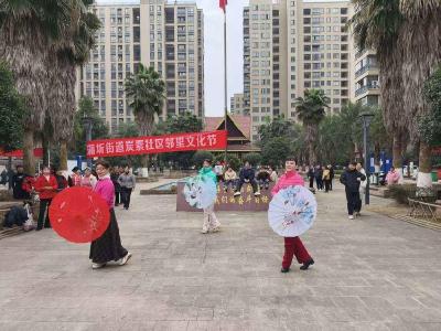 蒲圻街道炭素社区开展“健康服务暖人心 便民举措惠民生”便民服务