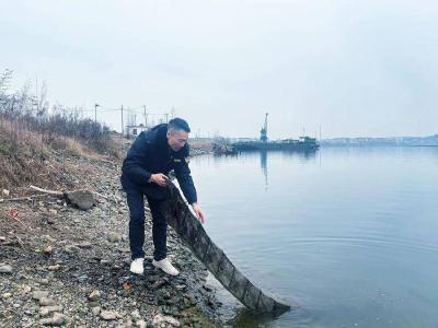 立春巡河记：退捕渔民鲍勇军的五年护渔路