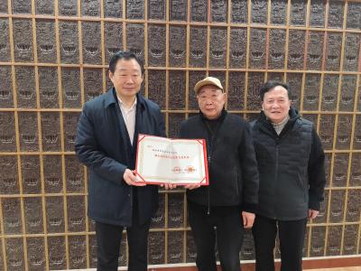 董方平带队慰问先进集体和先进个人