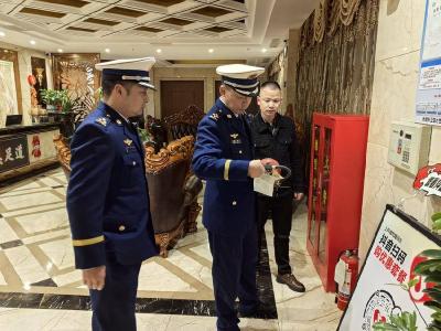 赤壁消防常态化夜巡在行动 筑牢冬季消防安全“防火墙”