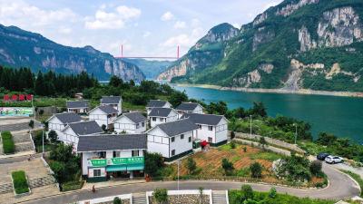 夯实中国式现代化的底座——习近平总书记引领中国从脱贫攻坚迈向乡村全面振兴