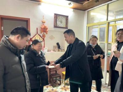 赤壁建工集团开展节前关爱送温暖活动
