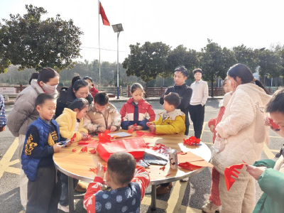 湖北赤壁：春启新章 联送万家 志愿服务暖人心