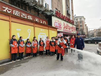 筑牢商场“防火墙” 赤壁消防手把手教商场从业人员学消防技能