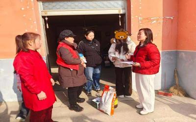 赤壁市未成年人保护中心春节走访慰问 为困境儿童送温暖送政策