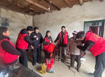 情暖桑榆！赤壁杨泗庙村“青春力量”守护老人过春节
