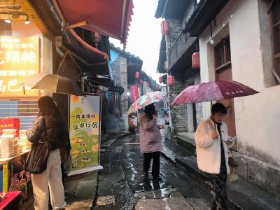 青年集市聚活力 服务青年暖民心