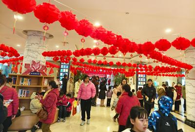 湖北赤壁：书香灯影闹元宵 千人共赴文化约