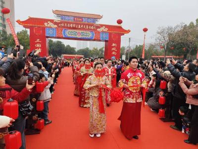 赤壁市举行公益中式集体婚礼活动 倡导文明新风 演绎中式浪漫 传递婚事新办、文明节俭的社会正能量