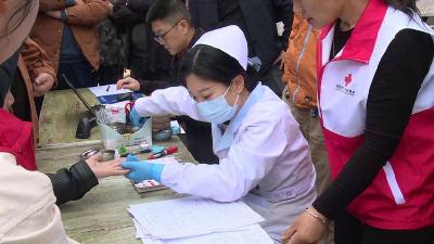 赤壁市多家单位联合开展无偿献血暨“三献”宣传活动