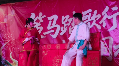 湖北赤壁：自发自费搭台唱戏 年味更浓邻里更亲