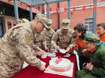 践行雷锋精神 赤壁市人武部开展学雷锋志愿服务活动