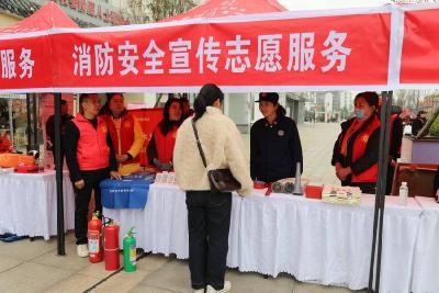 弘扬雷锋精神 传播消防知识——赤壁消防开展“3·5”学雷锋纪念日消防宣传活动
