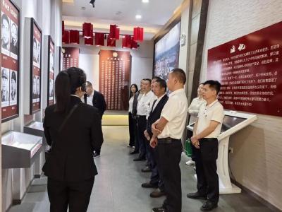 赤壁交投组织党员赴赤壁市烈士陵园纪念馆 开展全民国防教育活动