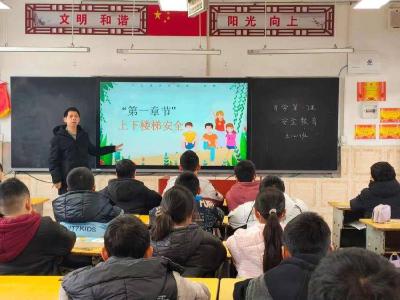 坚守乡村教坛 用爱与责任点亮童心——记赤壁市优秀班主任黄飞