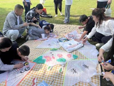 绘廉洁风筝 传优良家风 赤壁盛源公司亲子活动传递清廉力量