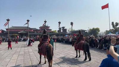 湘贵皖鄂四省旅游专列收官赤壁 300余名游客赏古战场风华