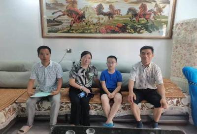 半百仍逐光 奉献映初心——记赤壁市实验外国语学校教师刘世平