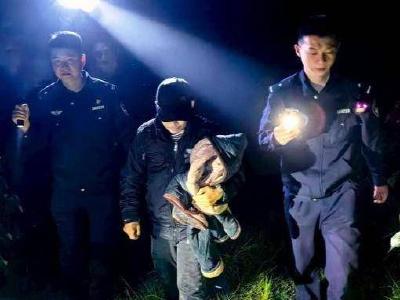 警民不懈搜索 七旬老人走失八小时后成功获救